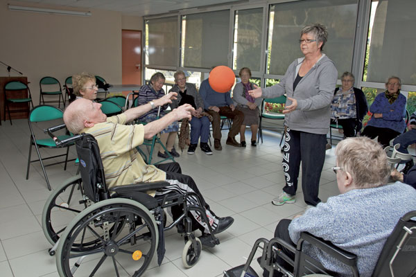 gymnistique avec les résidents de l'EHPAD